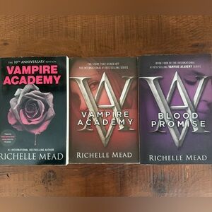 Vampire Academy Book Set by Richelle Mead